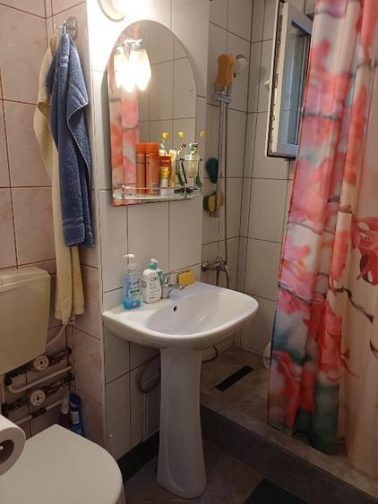Apartament cu 4 camere semidecomandat în Gorjului