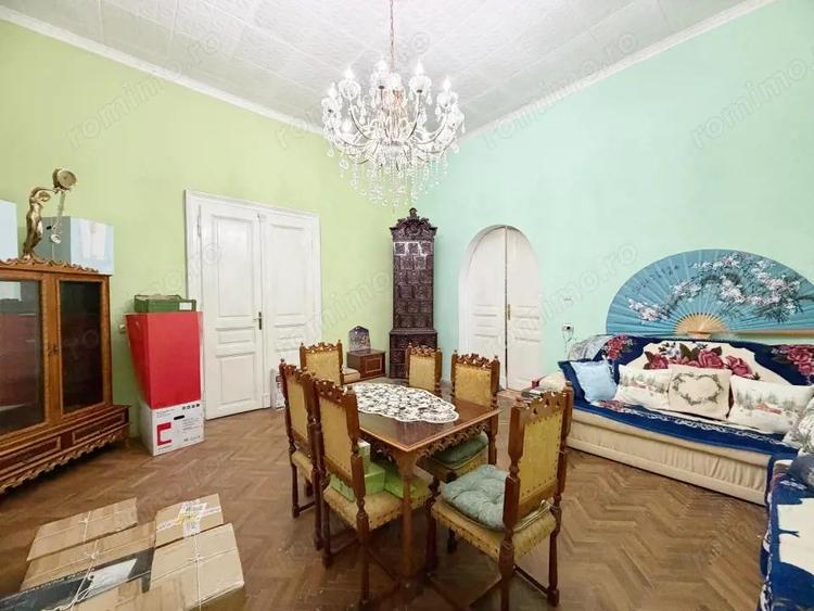 Apartament cu 4 camere semidecomandat în Central