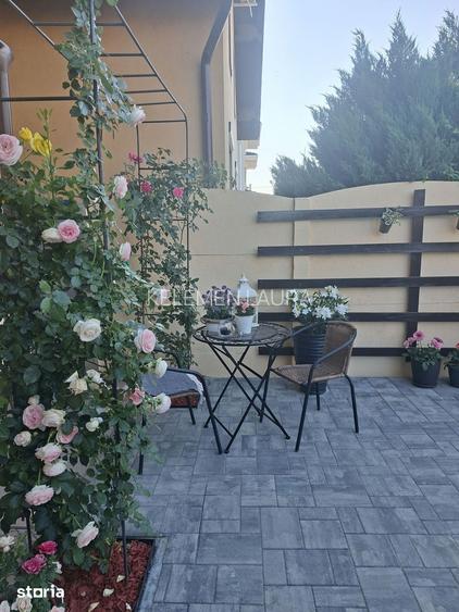 Casa de vanzare cu 4 camere ?i curte