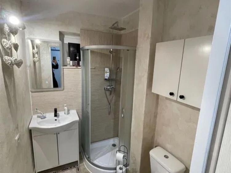 Apartament cu 2 camere semidecomandat în Ostra