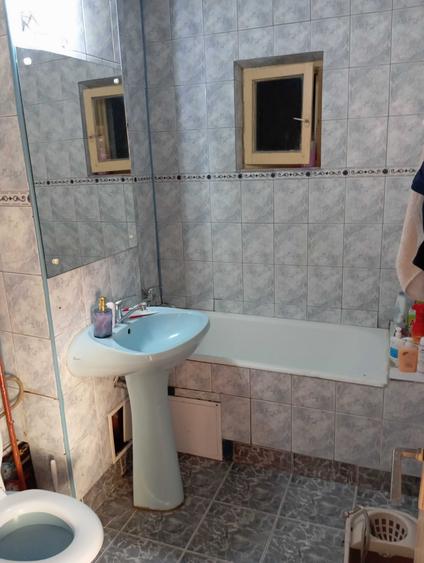 Apartament cu 2 camere decomandat în Craiovița Nouă