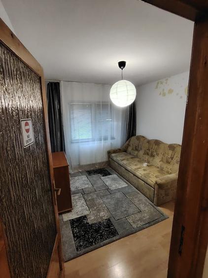 Apartament cu 3 camere decomandat în Chișoda