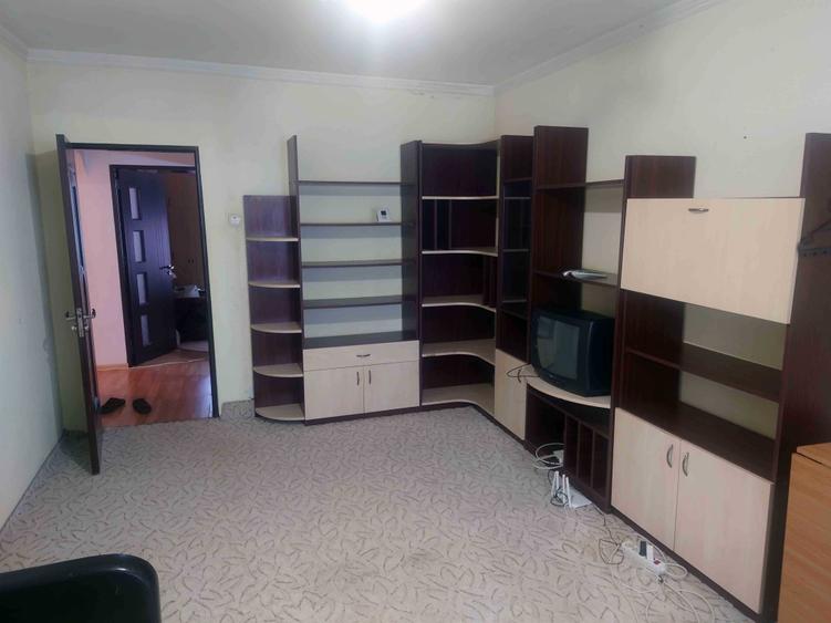 Apartament cu 3 camere decomandat în Mircea cel Bătrân