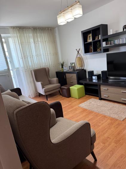 Apartament cu 3 camere decomandat în Drumul Taberei