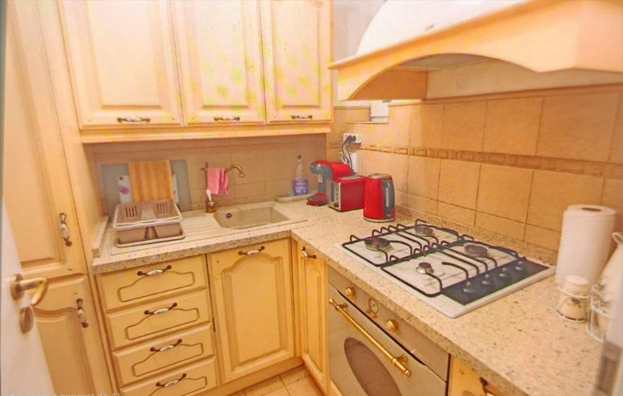 Apartament cu 3 camere nedecomandat în Sala Palatului