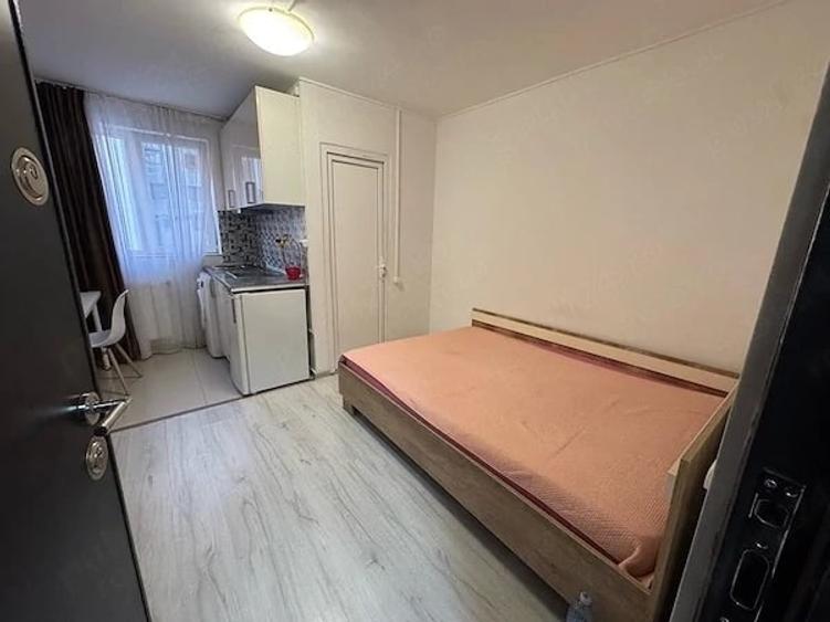 Garsonieră decomandată în Apărătorii Patriei