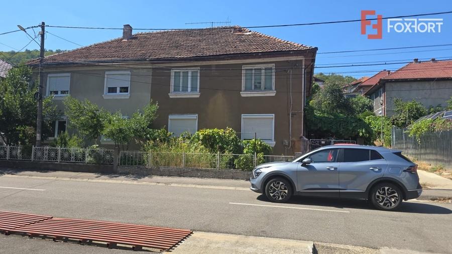 Casă individuală cu 6 camere cu Canalizare în Orșova