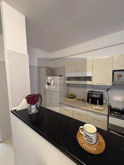 Apartament cu 2 camere semidecomandat, mobilat în Apărătorii Patriei