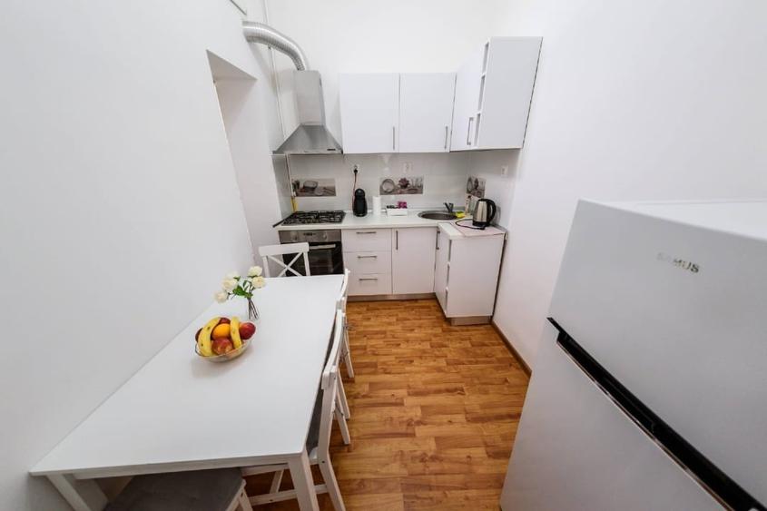 Apartament cu 3 camere decomandat, mobilat în Central