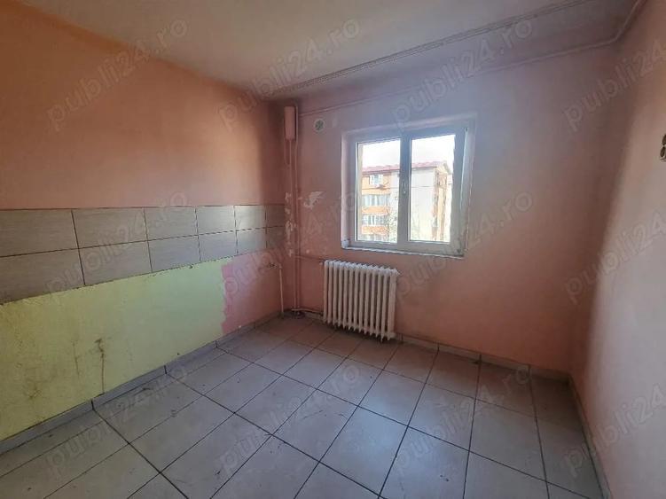 Apartament cu 2 camere semidecomandat în Dâmbovița