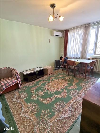 Apartament cu 3 camere decomandat în Alexandriei
