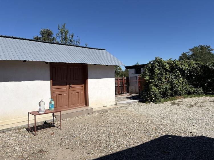 Casă cu 4 camere în Cârcești