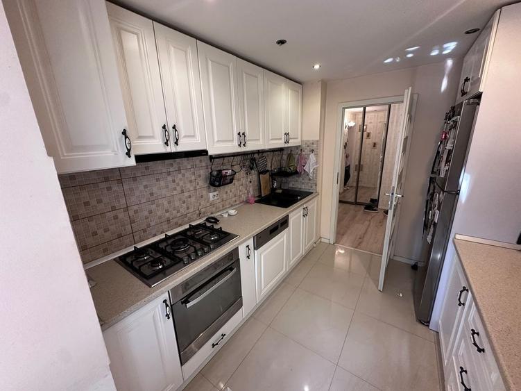 Apartament cu 3 camere decomandat în Baba Novac