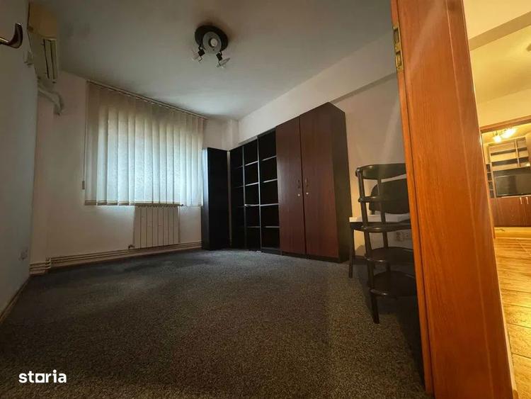 Apartament cu 4 camere semidecomandat, mobilat în Ștefan cel Mare