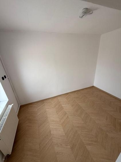 Spațiu comercial, de 55 mp, în Universitate