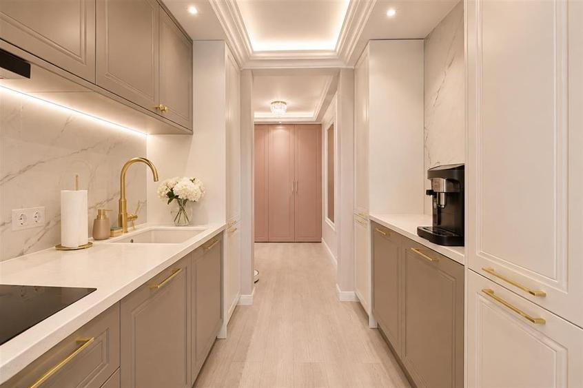 Apartament cu 3 camere decomandat, mobilat în Bună Ziua