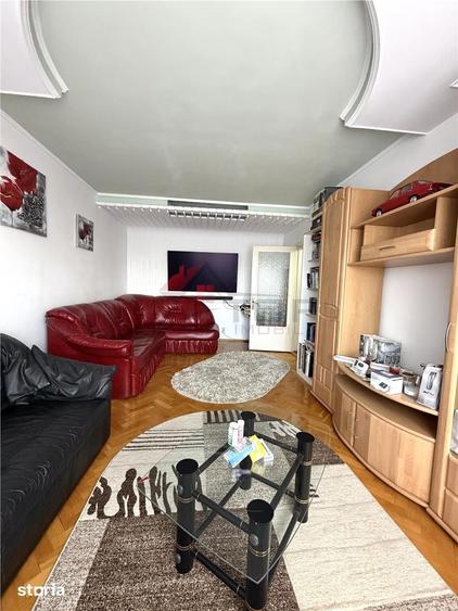 Apartament cu 3 camere decomandat în Nicolina