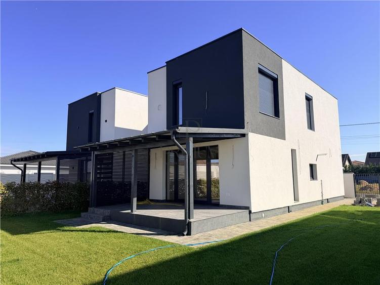 Duplex cu 5 camere cu Canalizare în Moșnița Nouă