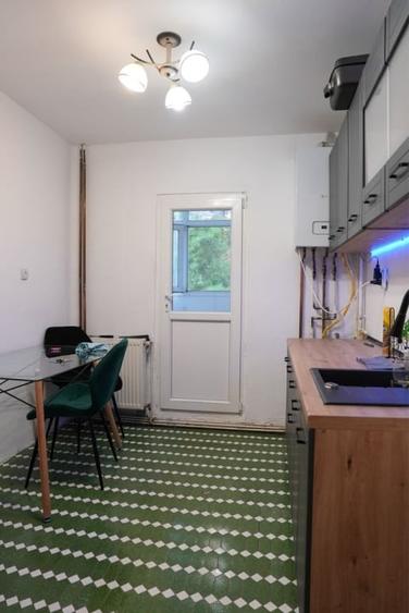 Apartament 2 decomandate, etaj 1 , Pelendava in 1 Mai - 4