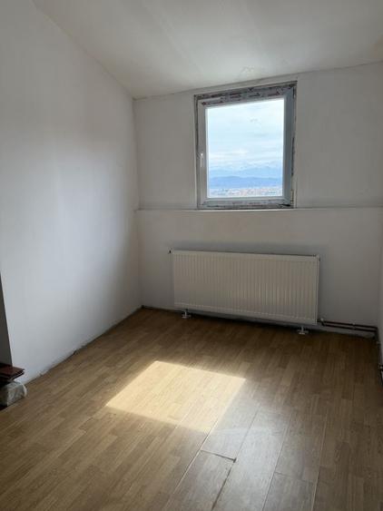 Apartament cu 3 camere în Vasile Aaron