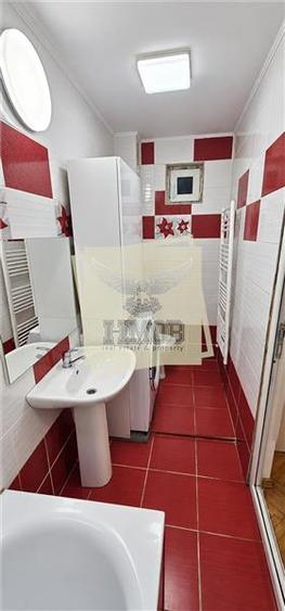 Apartament cu 3 camere semidecomandat, mobilat în Calea Poplăcii