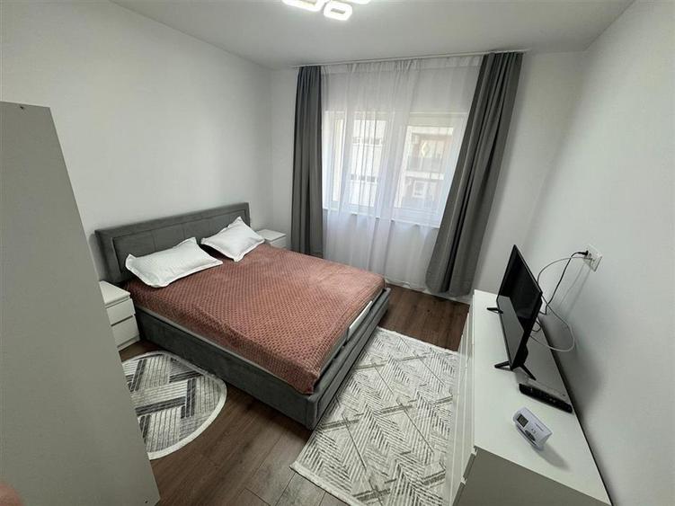 Apartament cu 2 camere decomandat, mobilat în Est