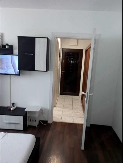 Garsonieră decomandată în Precista