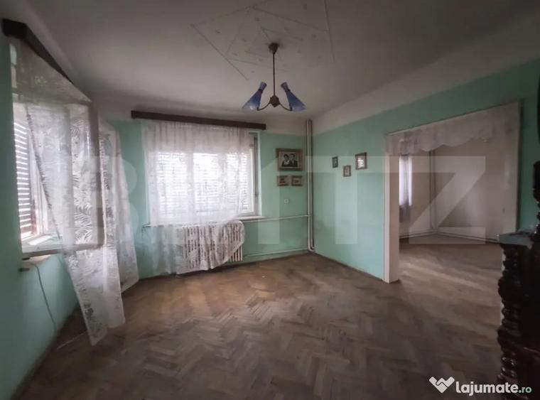 Casă cu 4 camere cu Teren 1100 Mp în Central