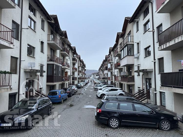 Apartament cu 2 camere semidecomandat, mobilat în Florești