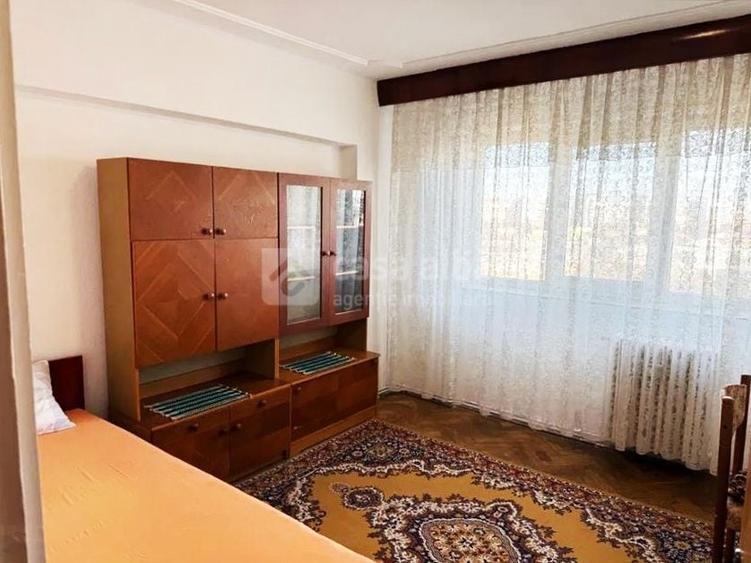 Apartament cu 3 camere decomandat, mobilat în Central