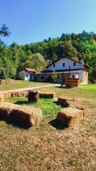 Casă cu 4 camere în Brădet