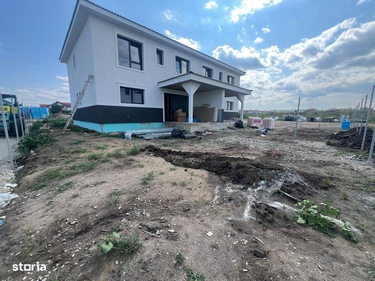 Casă cu 4 camere decomandat cu Teren 300 Mp în Central
