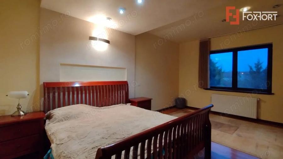 Casă cu 6 camere cu Teren 696 Mp în Ronaț