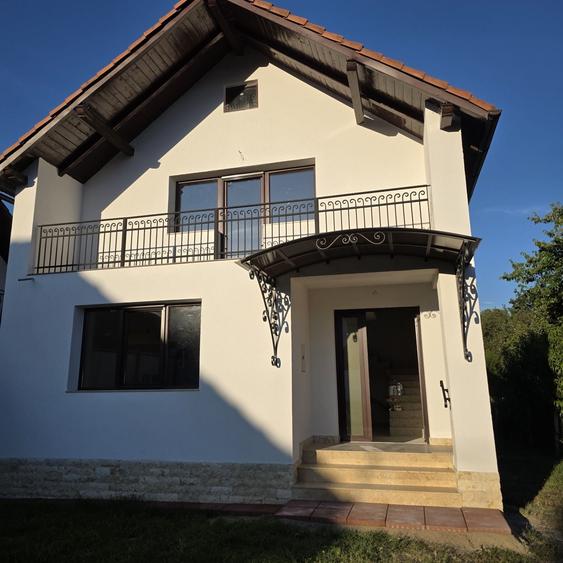 Casă cu 4 camere în Valea Borcutului