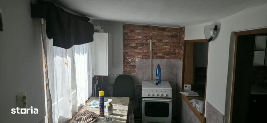 Casă cu 2 camere cu Teren 100 Mp în Central