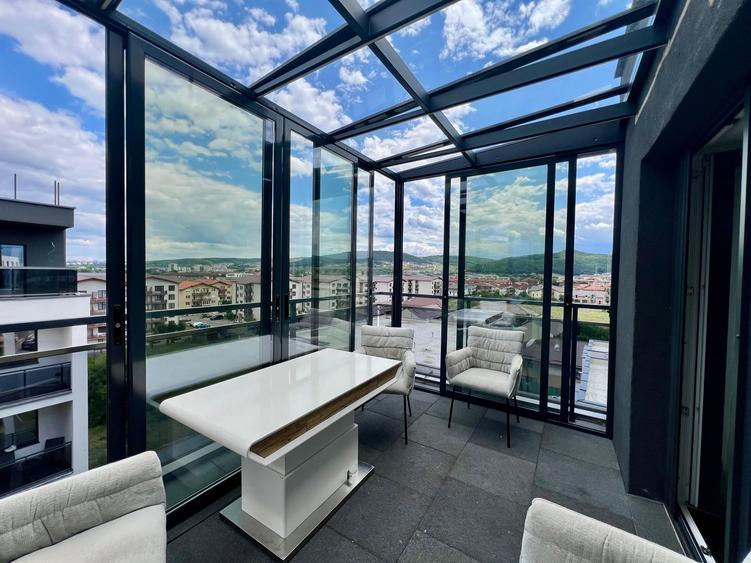 Apartament cu 3 camere semidecomandat, mobilat în Florești