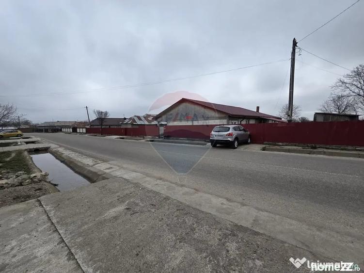 Casă cu 3 camere cu Teren 1000 Mp în Bătinești