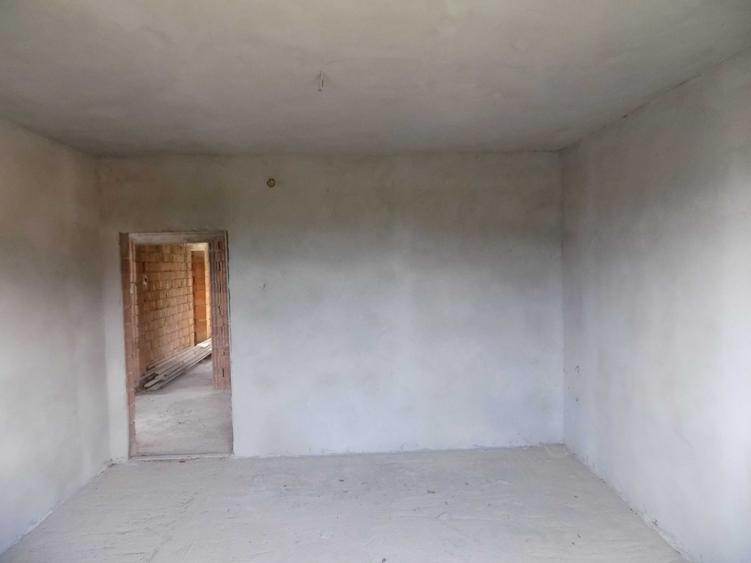 Casă cu 4 camere în Căpeți