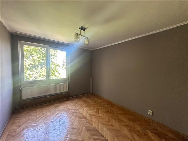 Apartament cu 3 camere semidecomandat în Piața Unirii