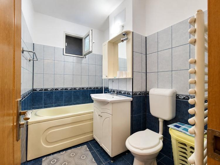 Apartament cu 2 camere decomandat, mobilat în Girocului