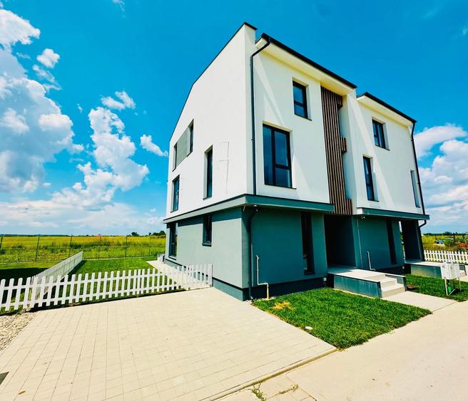 Duplex cu 5 camere cu Piscina în Otopeni