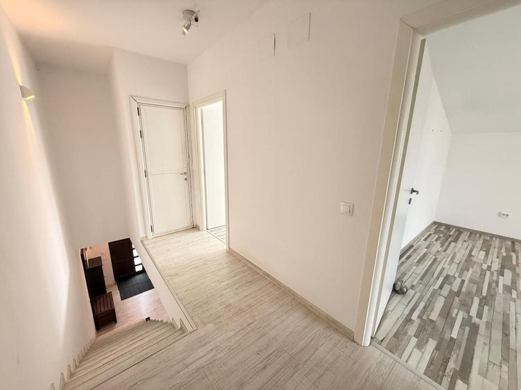 Duplex cu 4 camere cu Canalizare în Corbeanca