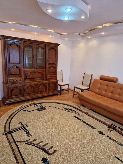 Apartament cu 3 camere decomandat în Uiasca