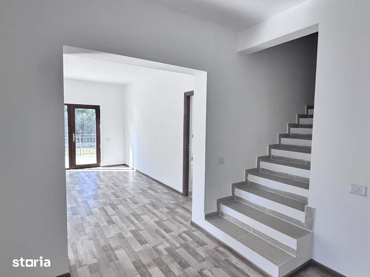 Casă cu 4 camere cu Teren 500 Mp în Bujoreni