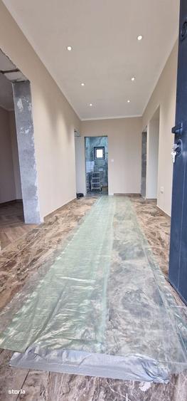 Casă cu 3 camere decomandat cu Canalizare în Agigea