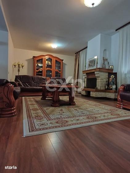 Casă cu 4 camere în Breazu