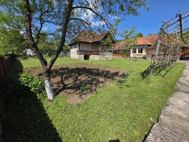 Casă cu 4 camere în Luncoiu de Jos