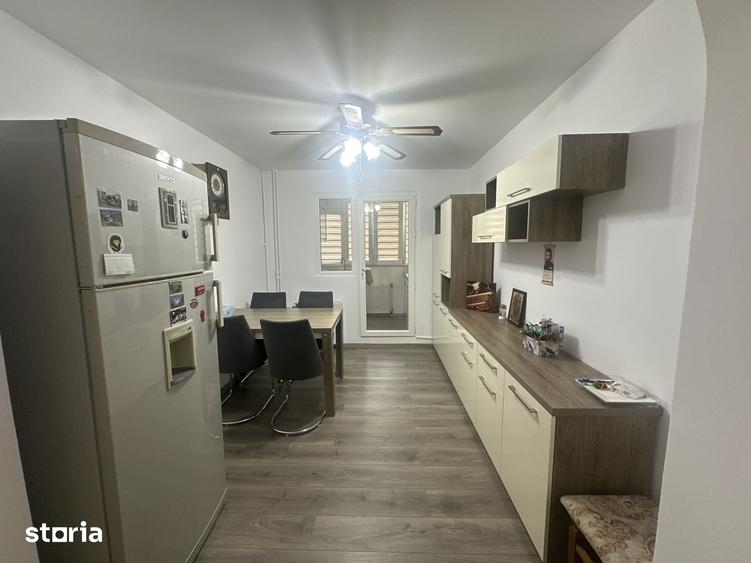 Apartament cu 4 camere în Berceni