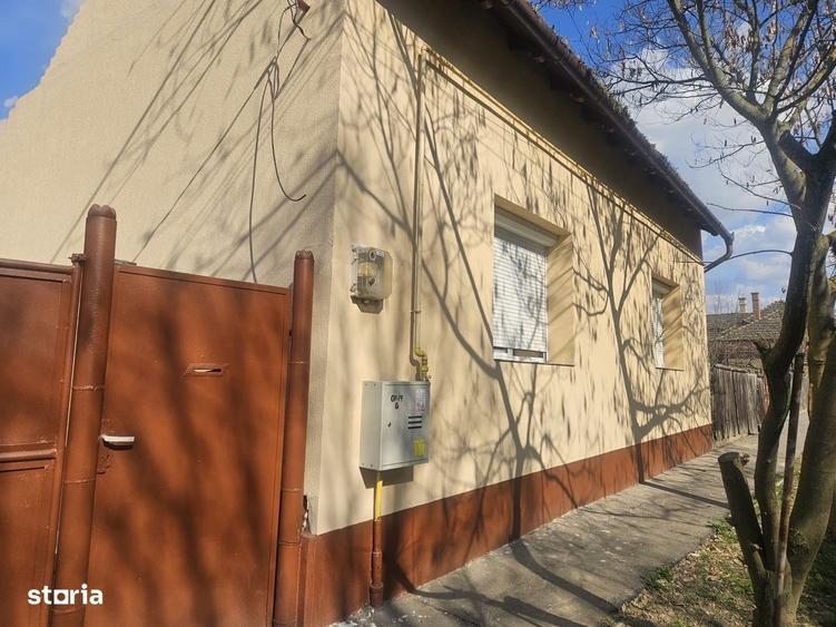 Casă cu 3 camere în Sălard