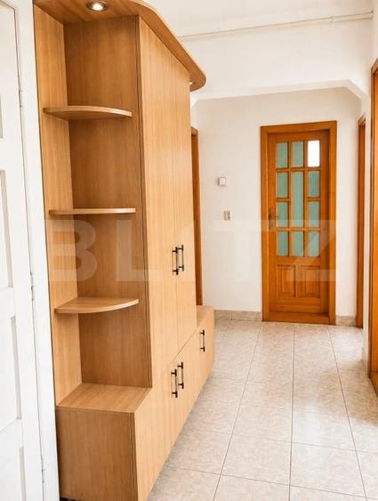 Apartament cu 3 camere semidecomandat în Central